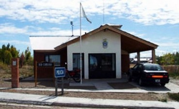 Fue a la comisaría y la atendió un preso por violación: