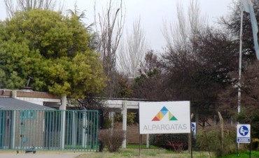 Alpargatas cerró planta y adelantó vacaciones