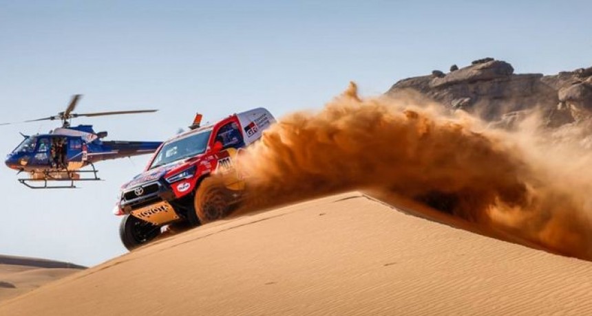 Al Attiyah ataca y gana, pero Peterhansel es el nuevo líder