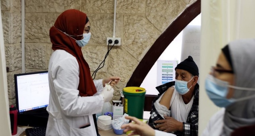 Cómo hizo Israel para vacunar a dos millones de personas en tres semanas