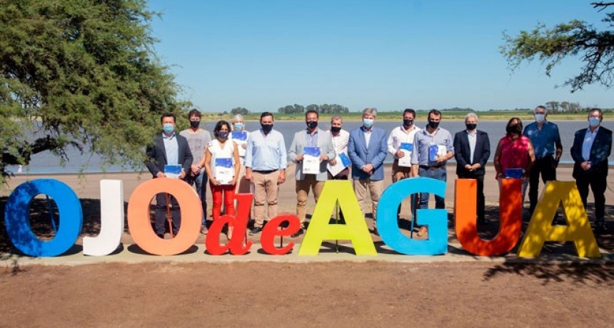 Firmaron convenios con diez municipios para construir viviendas