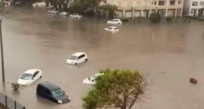 Graves inundaciones en Montevideo luego de la ola de calor
