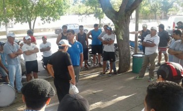Hicieron una asamblea en la plaza.