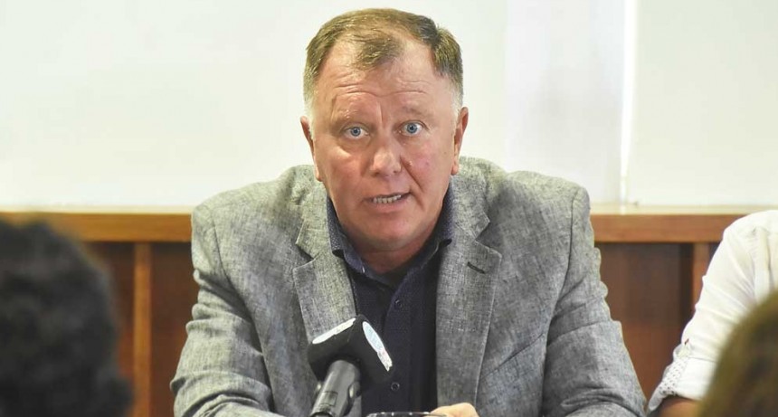 El intendente Cabak, víctima de una estafa