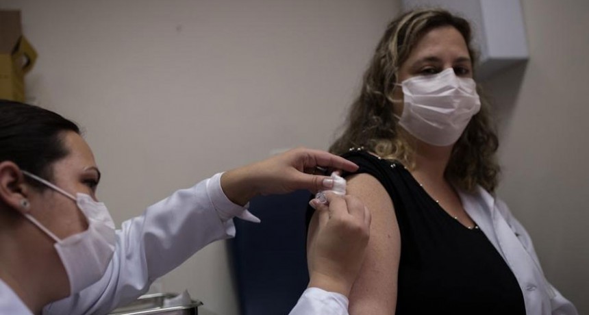 Ya hay más vacunados que contagiados de coronavirus en el mundo