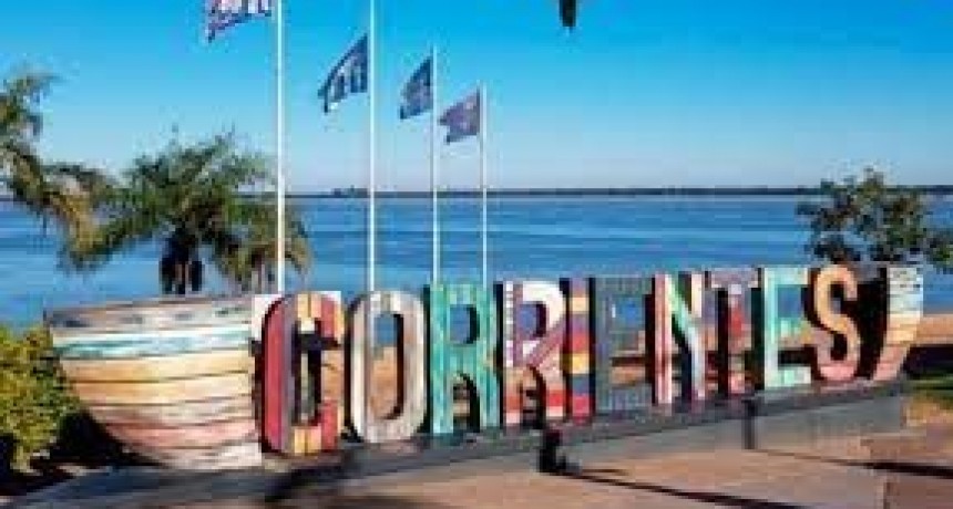 Brigadistas combaten focos de incendios en Corrientes