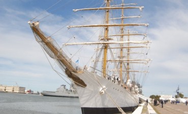 Con 61 cadetes a bordo, 14 de ellos mujeres