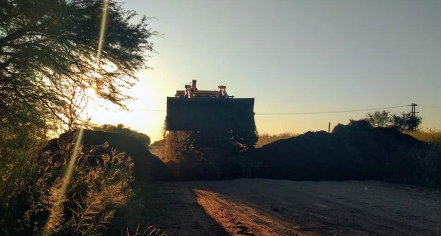 Cuarentena: más pueblos pampeanos bloquean con tierra las calles y accesos de ingreso
