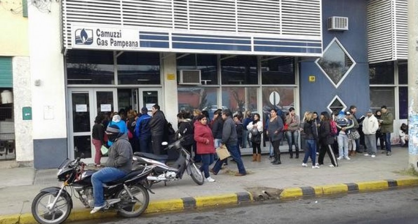 Camuzzi suspende los cortes de servicios a usuarios por deudas