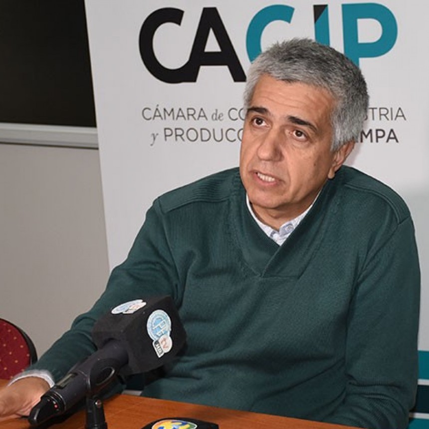 La Cámara de Comercio le pide a los funcionarios que se bajen un 50% de lo que cobran