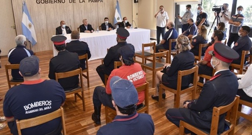 Reconocieron a las y los bomberos pampeanos que actuaron en los incendios en Corrientes y San Luis