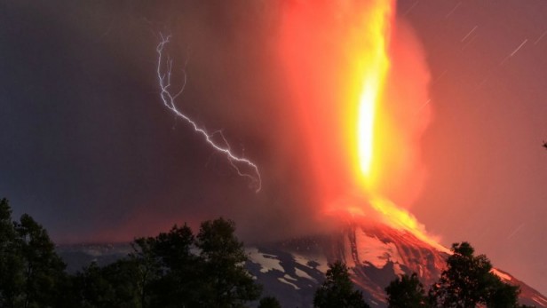 Por qué se producen rayos en una erupción volcánica