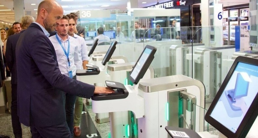 Ahorrará tiempo a los pasajeros y cumplirá con los mismos controles y seguridad que el proceso manual.