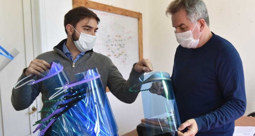 Alumnos de las escuelas técnicas bahienses ya fabricaron 500 protectores faciales