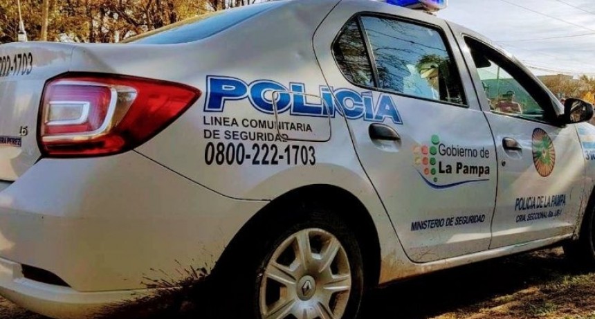Hallan muerta a una mujer en un auto