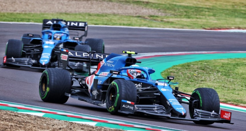 Verstappen venció a Hamilton en una carrera emocionante