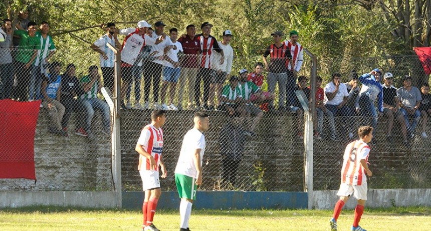 ¿Fútbol sin público?: una multitud pese a la prohibición
