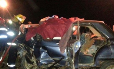 Al menos tres personas murieron tras tremendo choque frontal en la Ruta 35