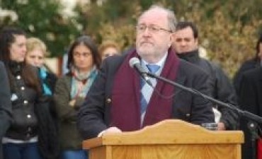 EL GOBERNADOR ENCABEZÓ EL ACTO CONMEMORATIVO DEL 34° ANIVERSARIO DEL HUNDIMIENTO DEL CRUCERO A.R.A. GENERAL BELGRANO EN TELÉN