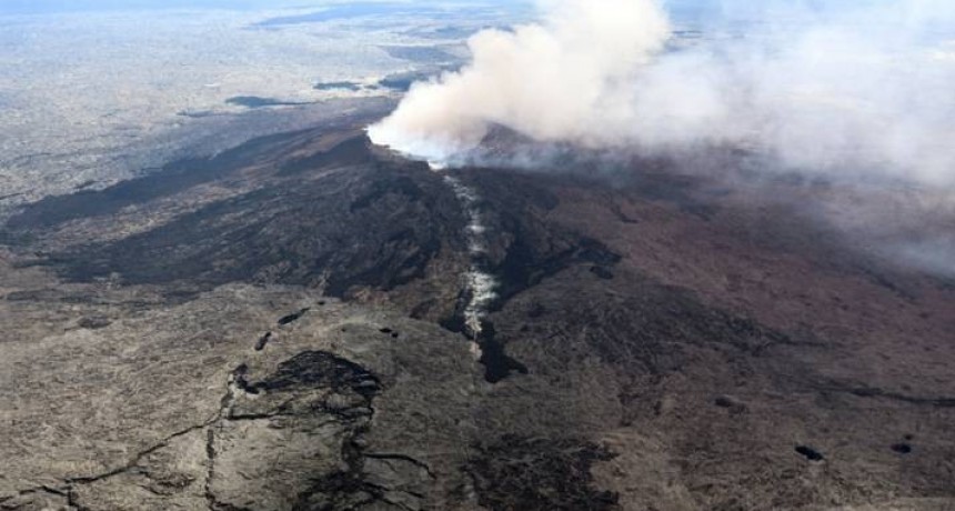 Hawaii: 10 mil evacuados por sismos y la erupción de un volcán