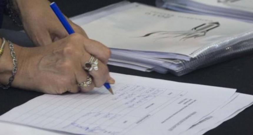 Buscan docente para cubrir un cargo