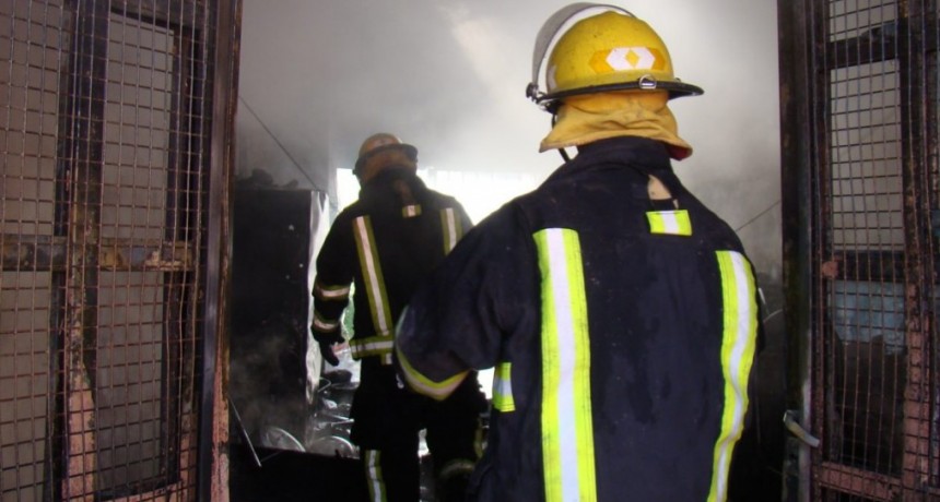 El nene que compró los botines a su amigo sufrió el incendio total de su casa