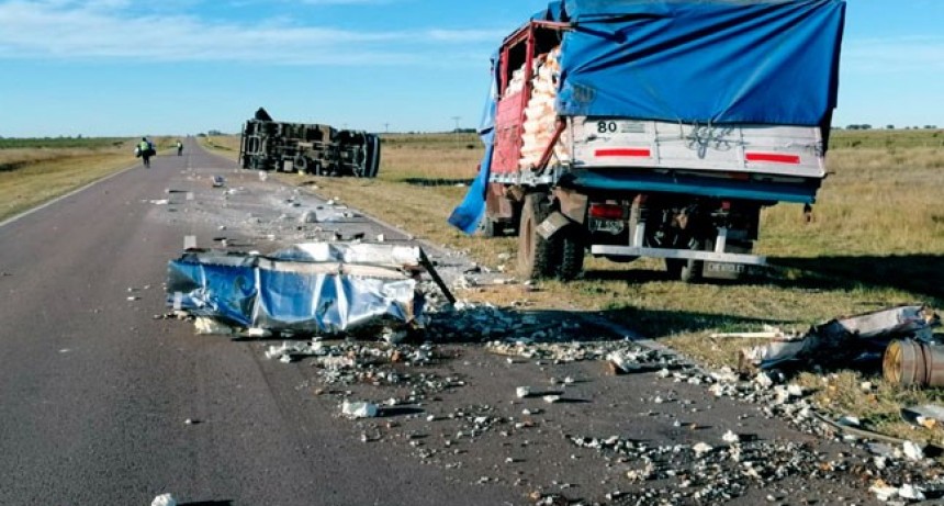 Dos heridos en un choque de camiones cerca del acceso a Perú