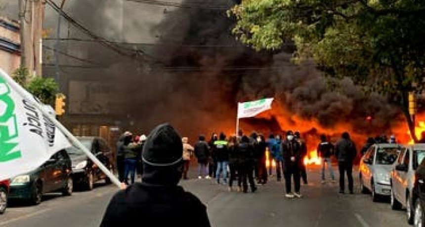 Municipales recrudecen las protestas contra el recorte de jornadas