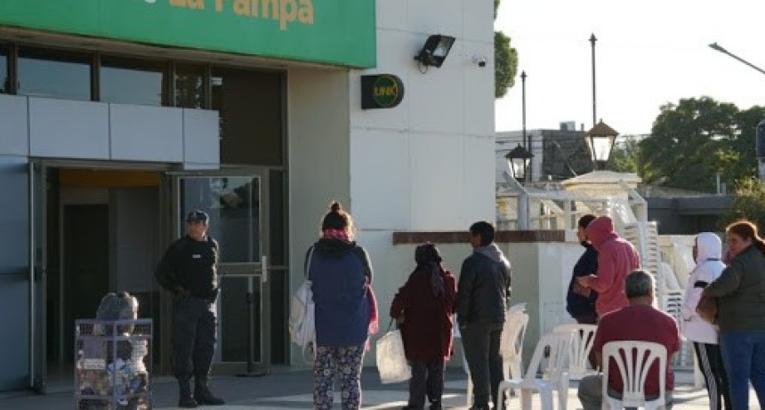 Bancos amplían la atención por ventanilla para personas con discapacidad y pago de préstamos