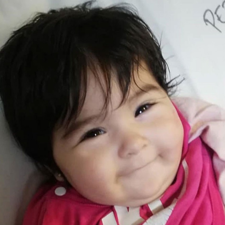 Volcaron, una beba salió despedida del auto y la hallaron ilesa y sonriendo