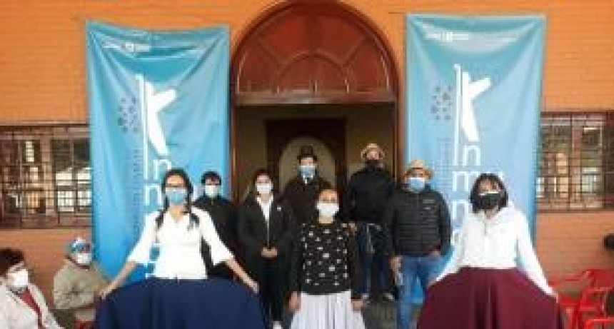 Vestidos de época vacunan contra el Covid-19 en el nodo de Concepción
