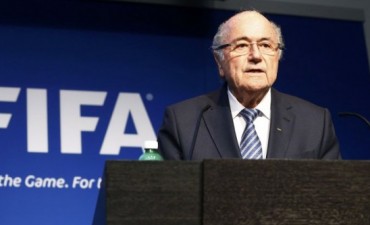 Histórico: Blatter se va de la FIFA