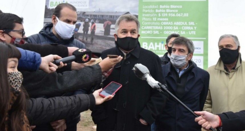 Además de Gay, aislarán a 8 funcionarios por el caso del periodista contagiado