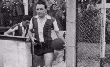 Fue uno de los mejores jugadores de la historia de Rosario Puerto Belgrano.
