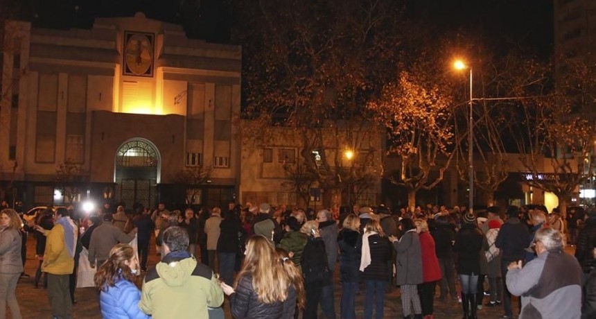 SE AUTOCONVOCARON FRENTE A LA MUNICIPALIDAD