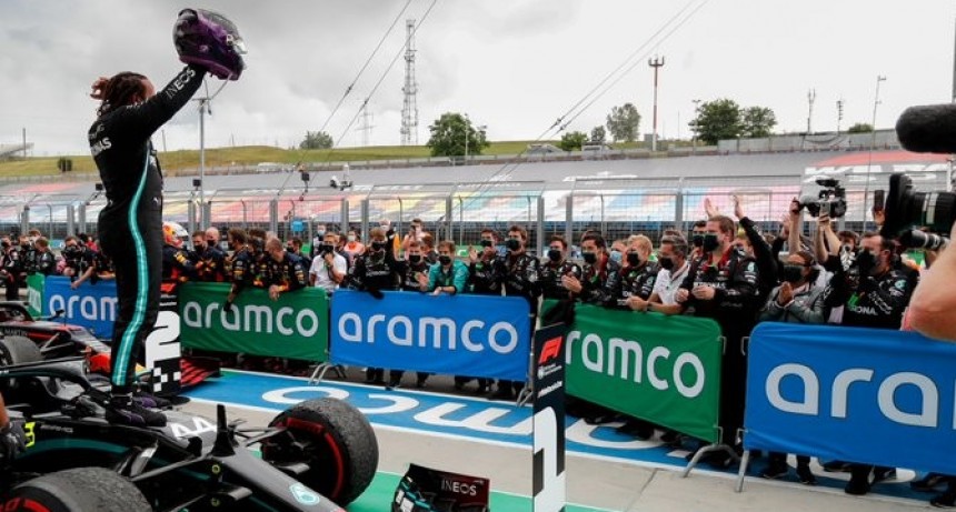 Hamilton ganador en Hungría y líder del campeonato