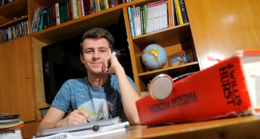 El bahiense Gerónimo Blint se multiplica: es misionero, cantante de tango y estudia medicina
