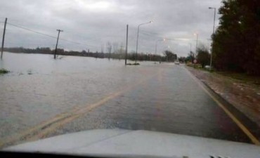 Por las inundaciones, hay cortes totales en las rutas 8 y 9