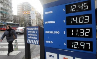 El barril de crudo se desplomó 4% en EEUU, a 43 dólares
