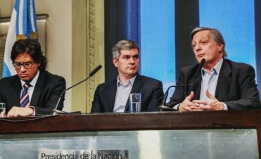 MARCOS PEÑA. El jefe de Gabinete brindó una conferencia de prensa junto al ministro Aranguren.