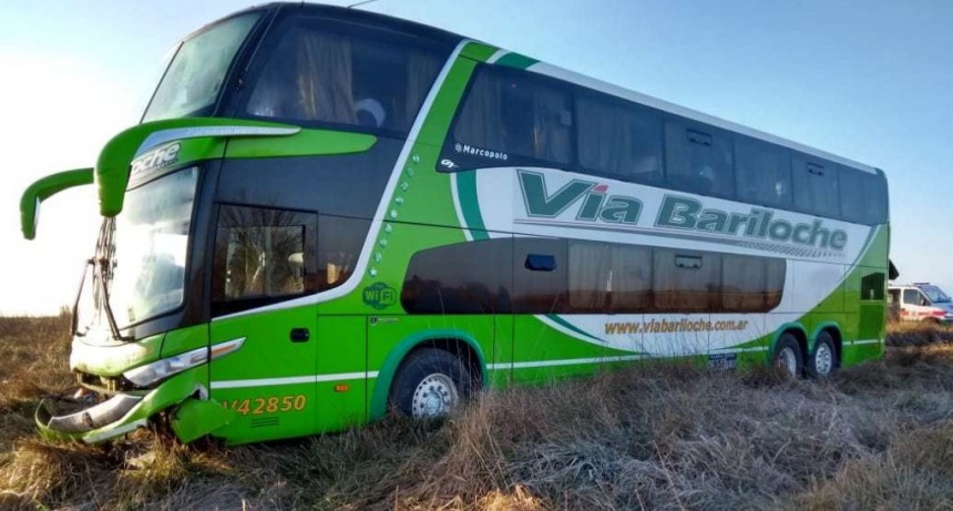 Un micro se pasó de largo en el cruce de dos rutas