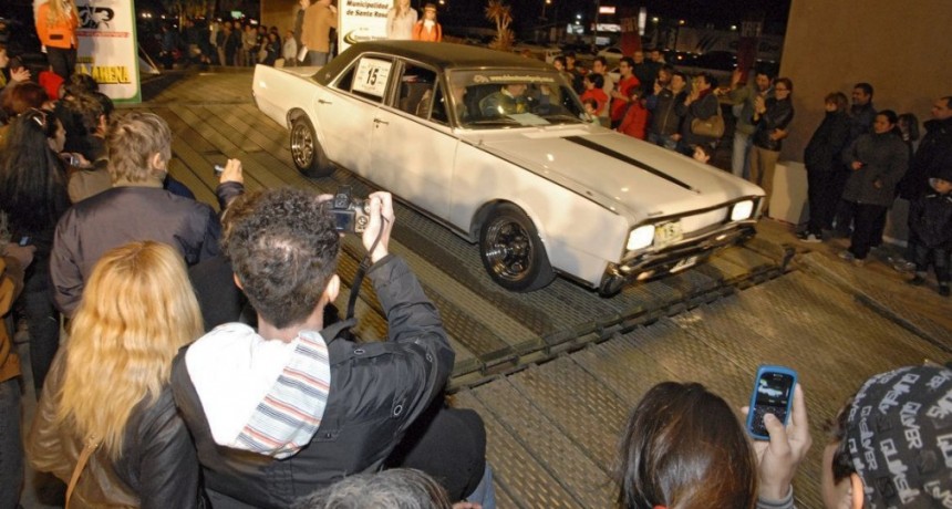 Más de un centenar de autos antiguos en Santa Rosa