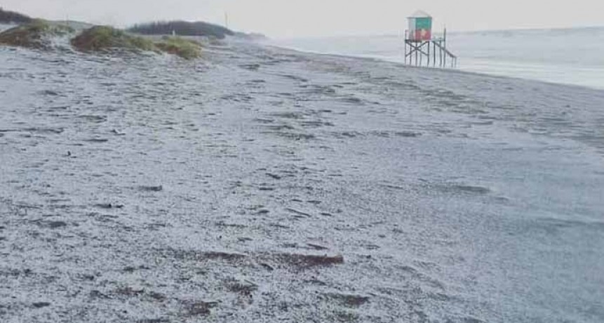 Sobre el mediodía, la ciudad de Monte Hermoso sufrió una tormenta de granizo