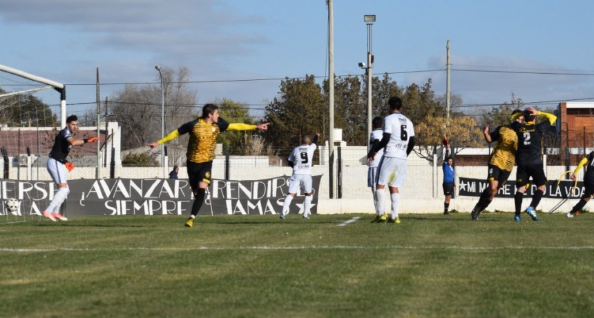 Pampero e Independiente de Aráuz empataron en la final de ida de la Zona Sur