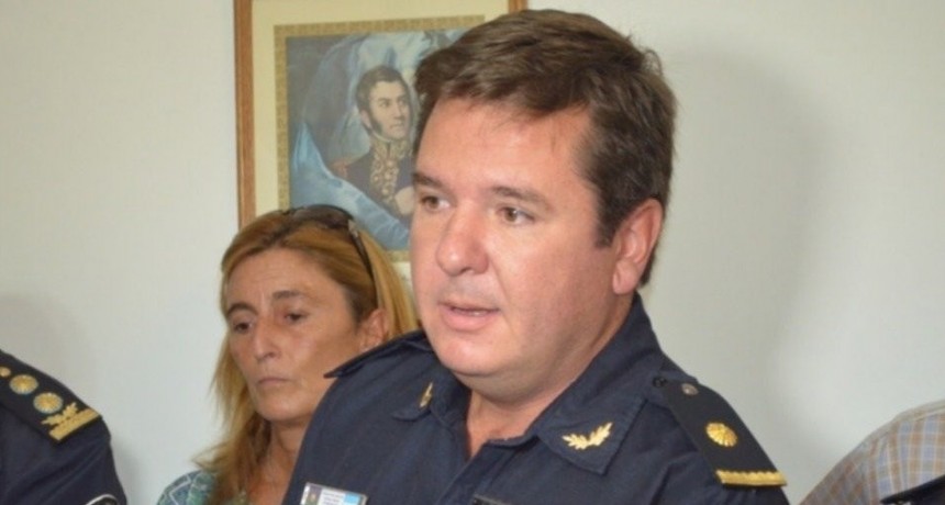 2 SUBCOMISARIOS Y UN SARGENTO