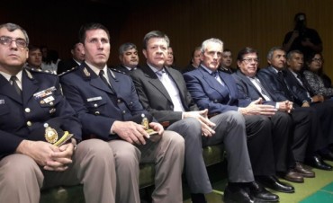 Entrega de anillos a personal policial