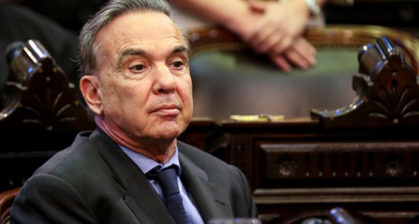 Pichetto dijo que la gente de los movimientos sociales "no labura" y es "causa del endeudamiento"