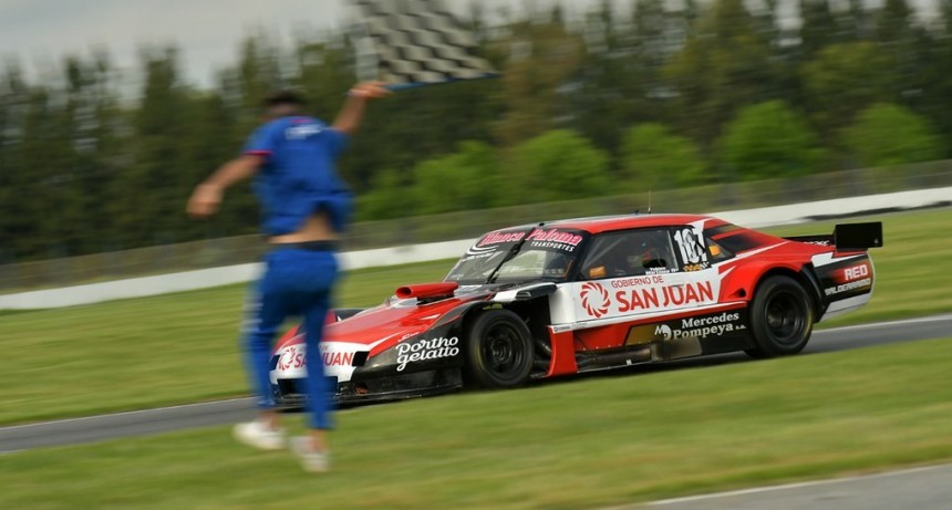 Martínez festejó por partida doble con el Chevrolet