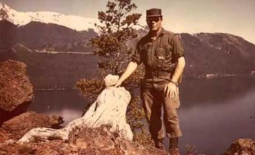 Descubrieron una plaqueta al cumplirse 50 años del egreso del capitán Héctor Cáceres