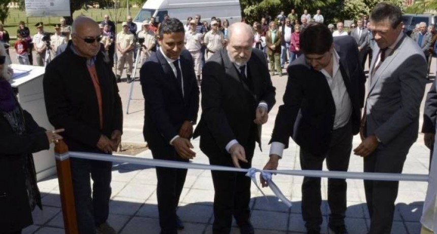 Verna inauguró una comisaría y 27 cuadras de asfalto en Riglos